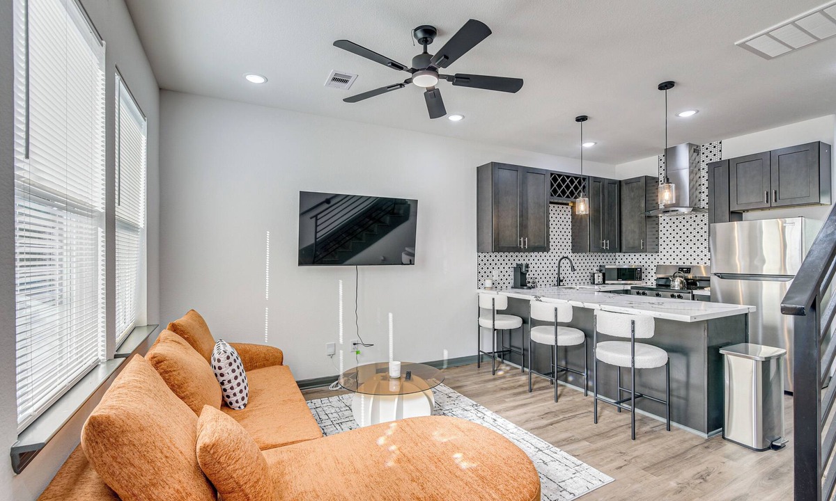 Northeast Houston House | Sleek, Convenient New-Build 8 Mi to Dtwn Houston!