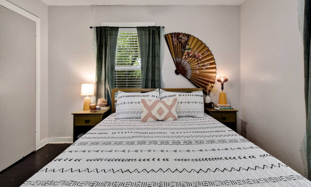 Eastside Promise Neighborhood House | Sleek Dignowity Hill Apt - 2 Min to DT-1