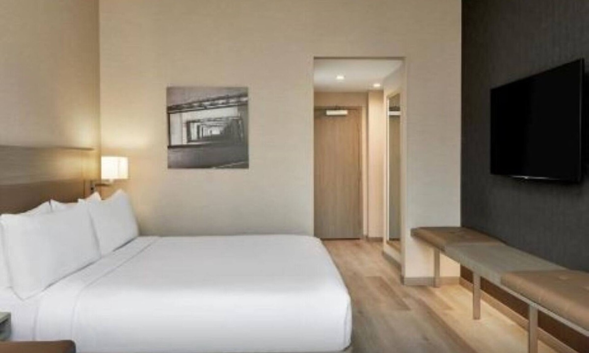 Durham Hotel | Sleek Durham Escape Offering Comfort, Style, and Proximity to Top Attractions