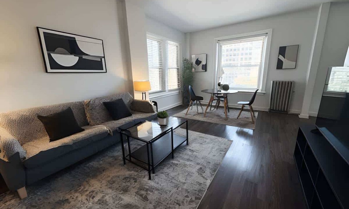 Hyde Park Apartment | Sleek & Functional 2-Bedroom Apt