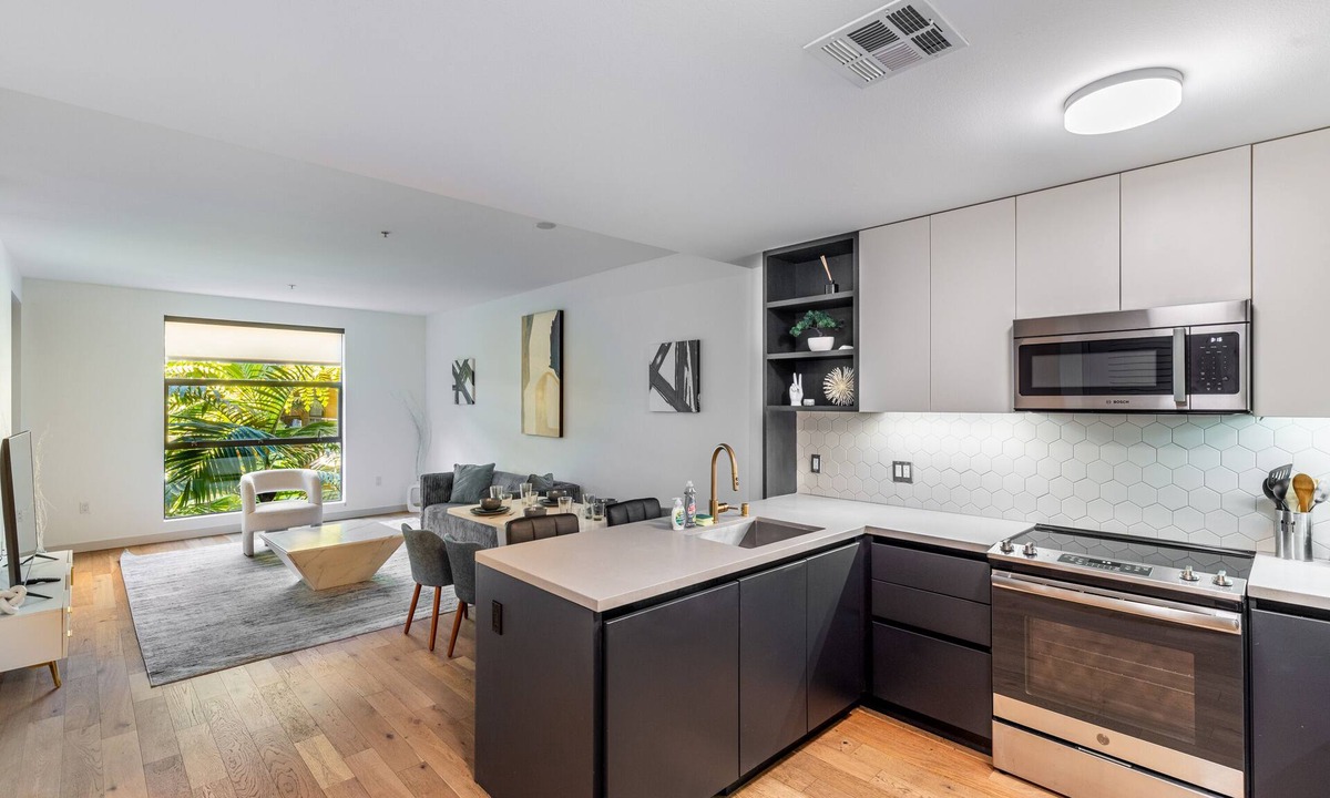 Beverly Hills Apartment | Sleek Hollywood Haven | Resort Amenities & Secure Parking
