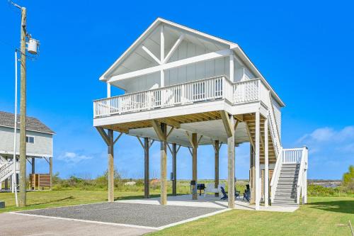 Crystal Beach House | Sleek Home w/Community Perks on Bolivar Peninsula