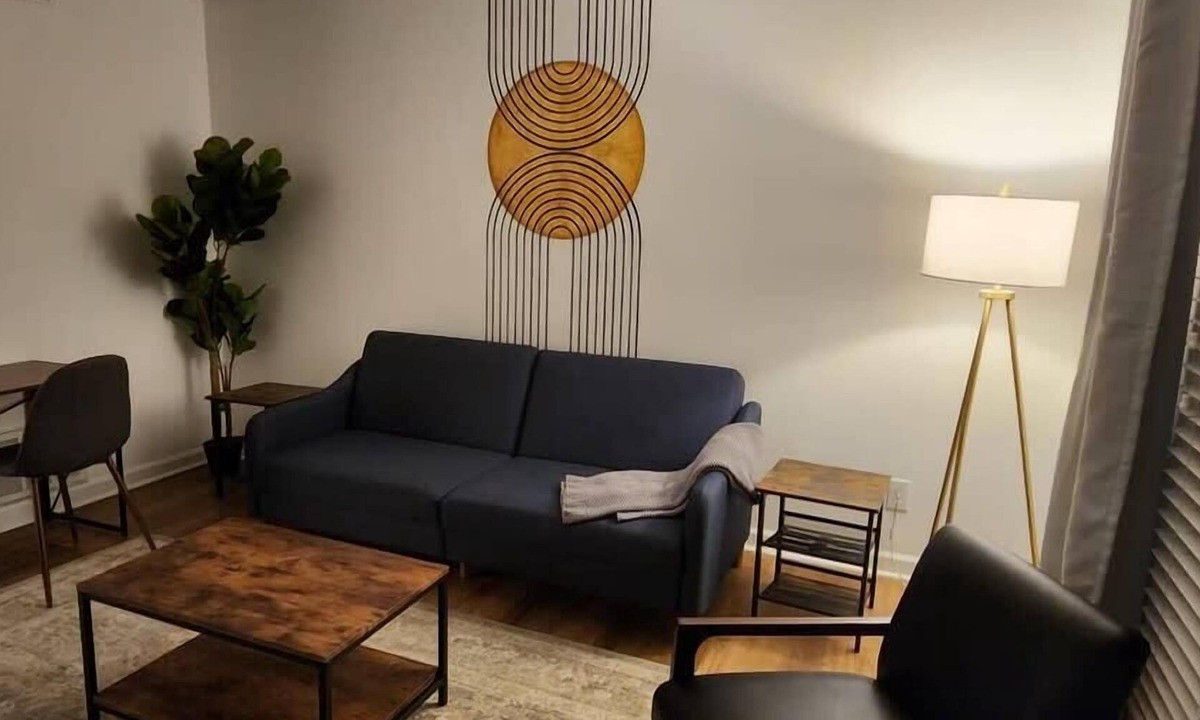 Buechel Condo | Sleek Modern 2-Bedroom Townhouse Near Bardstown Rd