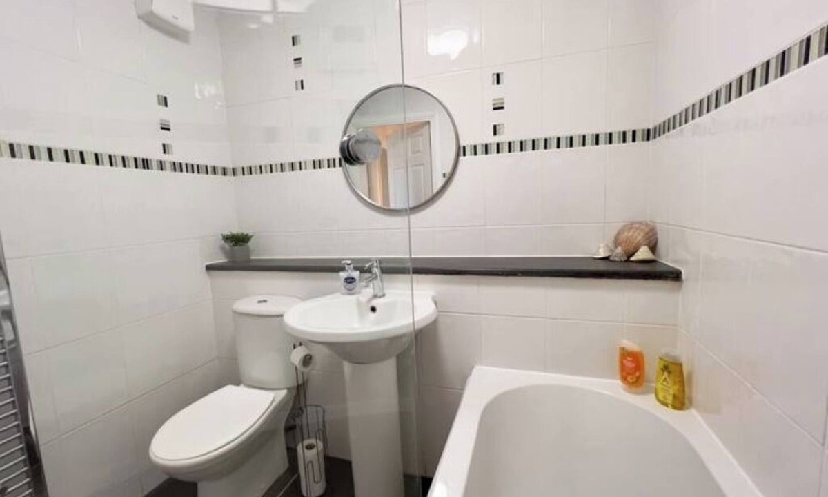 Cowlairs Apartment | Sleek & Modern 2BR | Easy Access to City Centre