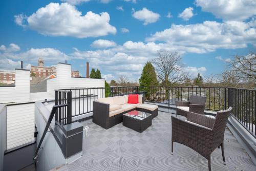 Squire Park House | Sleek & Modern Townhome in Prime location