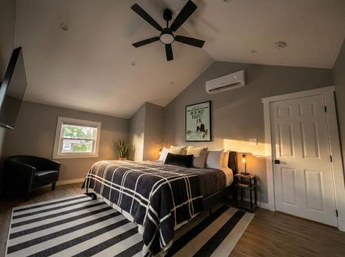 Wilmington House | Sleek Modern Villa - Centrally Located