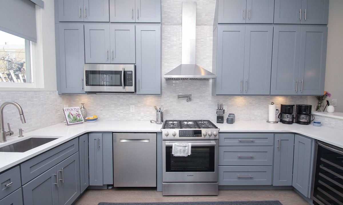 Newbold House | Sleek + Posh! 4 Bed/3.5 Baths! +RoofDeck! - Sleeps 12!