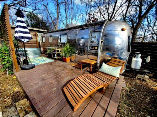 Chestnut House | Sleek Retro Airstream Rental for Glamping for Two near Downtown Austin