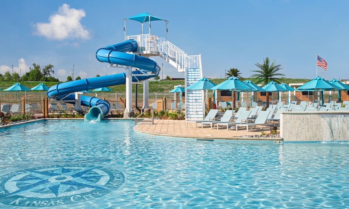 I-435 West KC-KS Hotel | Sleek Room Close to Kansas Speedway and Legends Outlets – Ideal for Day Trips