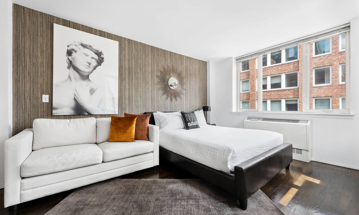 Central Park South Apartment | Sleek Studio Apartment on Upper East Side