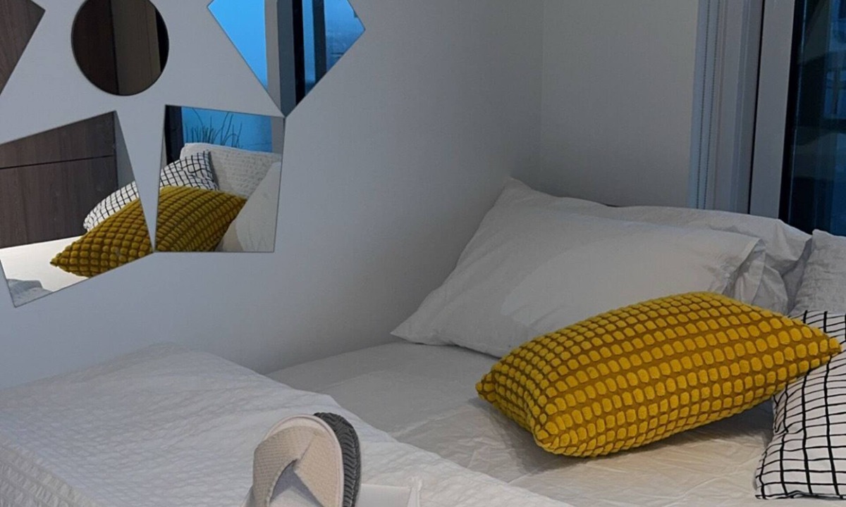Mount Pleasant West Apartment | Sleek stylish retreat in the heart of Toronto with a pool. Close to great places