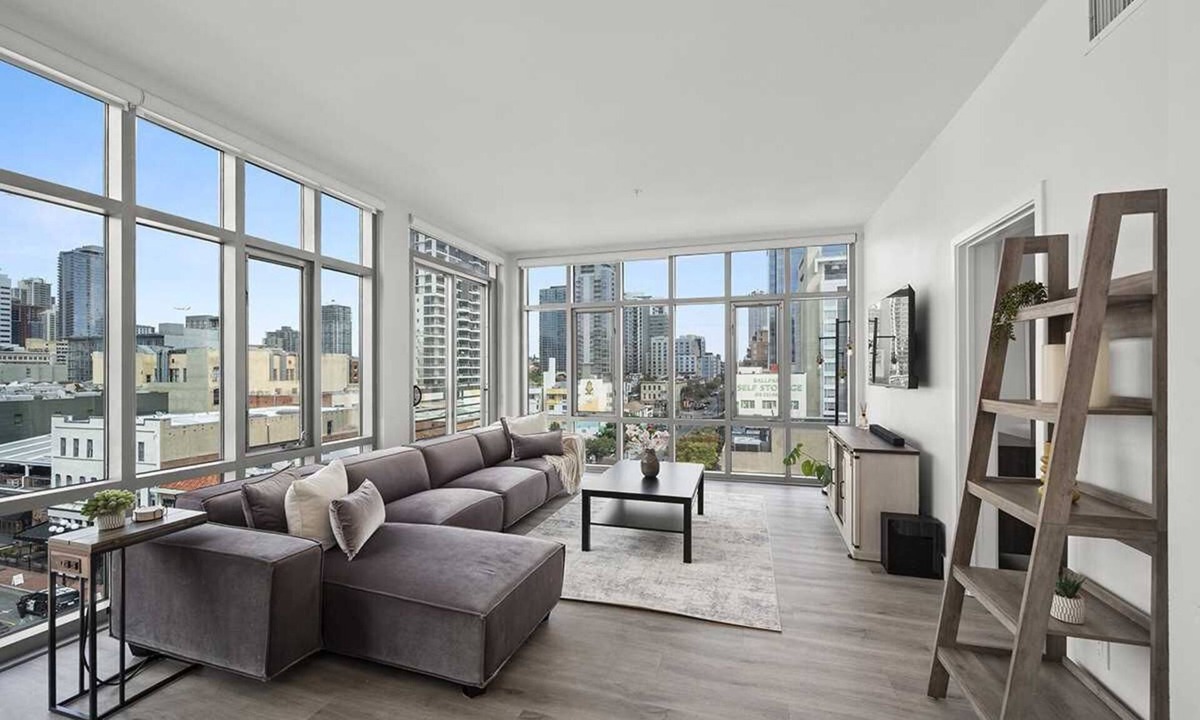 Pacific Terrace Condo | Sleek Top Floor Stunner