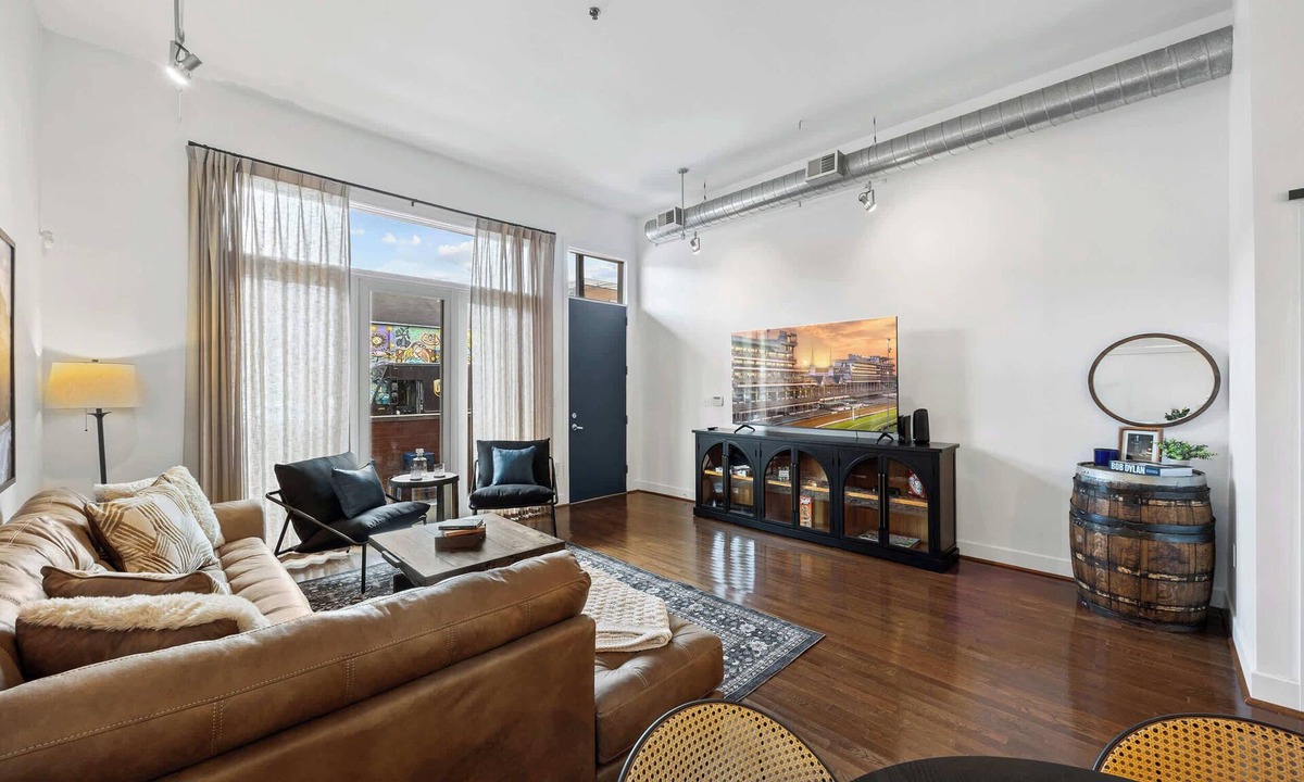 East Market District Apartment | Sleek urban condo near Kentucky Bourbon Trail