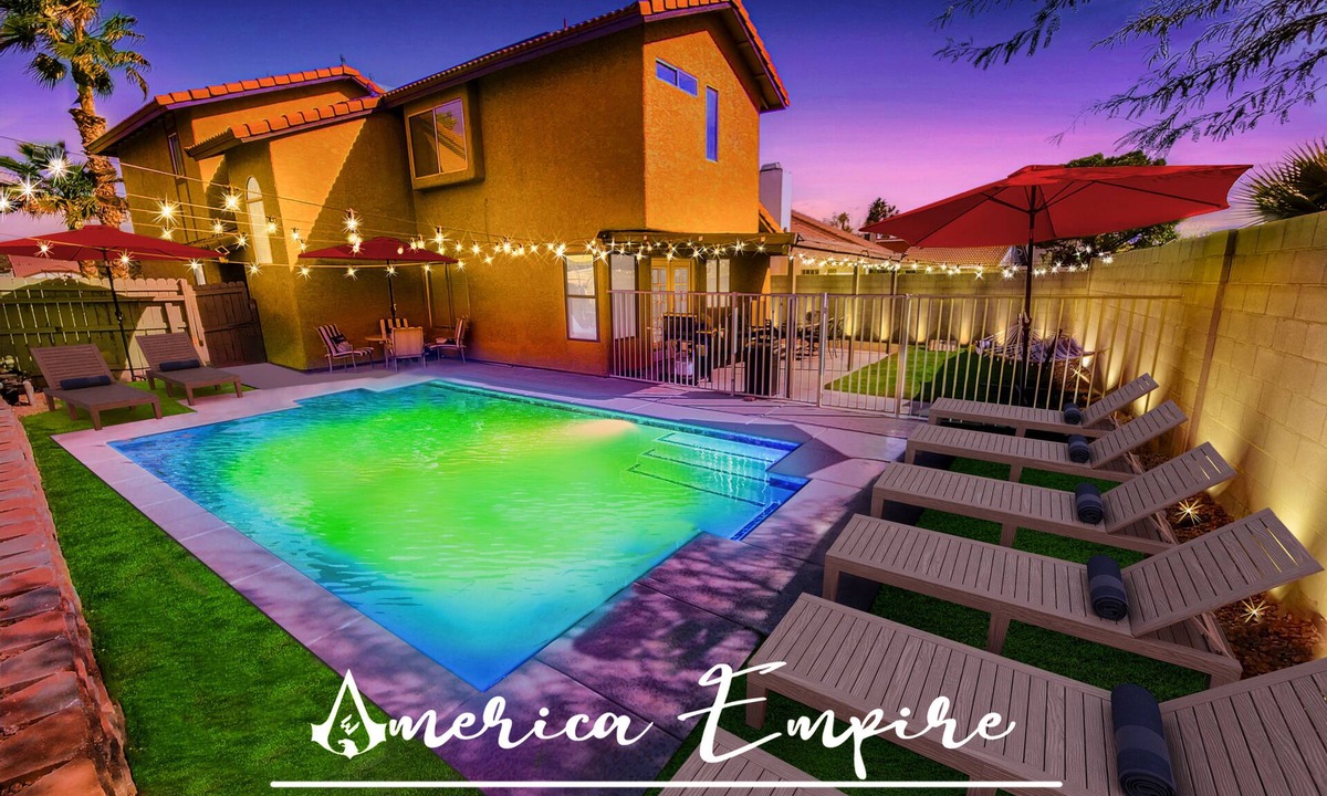 Sunrise Manor House | Sleep 24 Luxury Villa FREE Heated Pool & Game Roomn