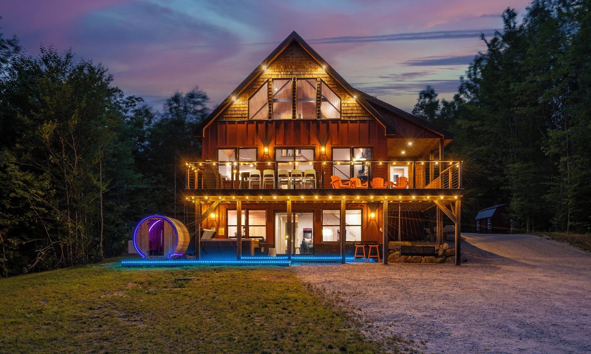 Bethel Ski Chalet | Sleep 29★Pano Views★Hot Tubs★Saunas★Game Rooms★DogsOK