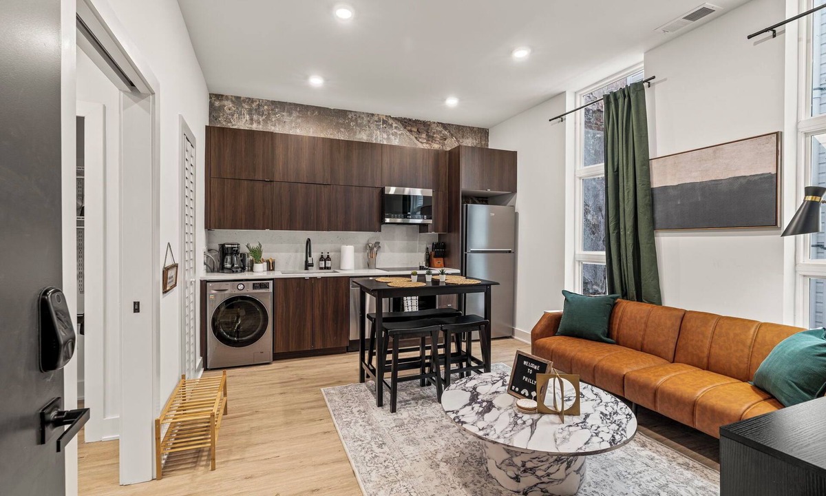 Old City Apartment | Sleep 3- Beautiful Unit- Walk Around in Old City