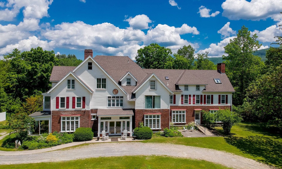 Manchester Center House | Sleep 34: 15 bedrm/12 bath Mansion! Ski Weddings Reunions Yoga Corporate - Dogs!