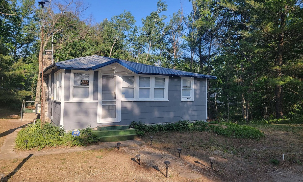 Idlewild Cabin | Sleep 6, Lakeview Cottage with private beach, boat dock & spectacular views.