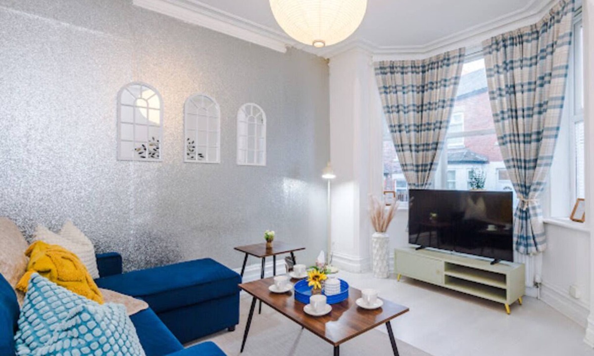 Manchester House | Sleep 7, Pool Table/TTennis, Free Parking, 3BR