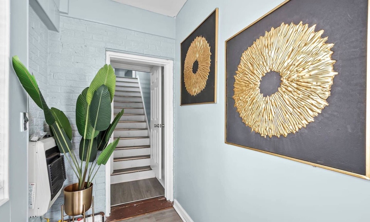 Takoma Park House | Sleep 8, 2 connected Rooms in large home near DC