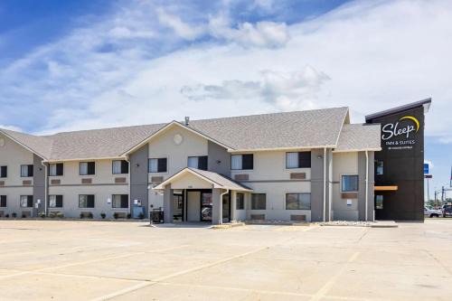 Salina Hotel | Sleep Inn & Suites Salina I-135