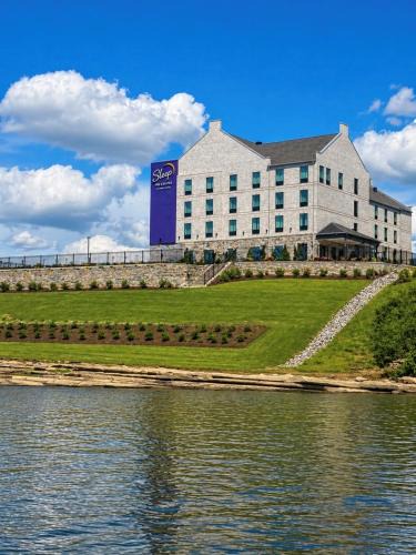 Savannah Hotel | Sleep Inn & Suites Savannah Tennessee Riverfront