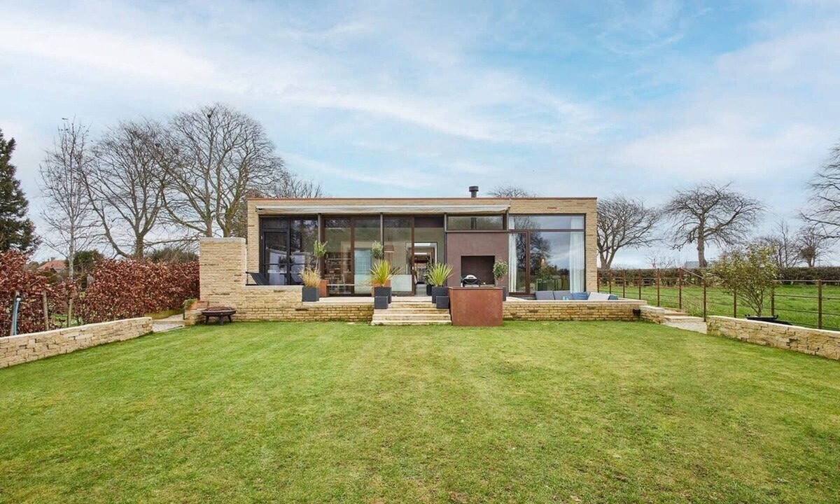 Potter Brompton Cottage | Sleeper Cottage - 4 Bedroom