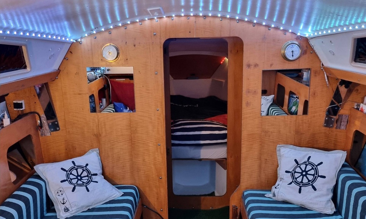 Le Port Boat Rental | SLEEPING ON THE WATER