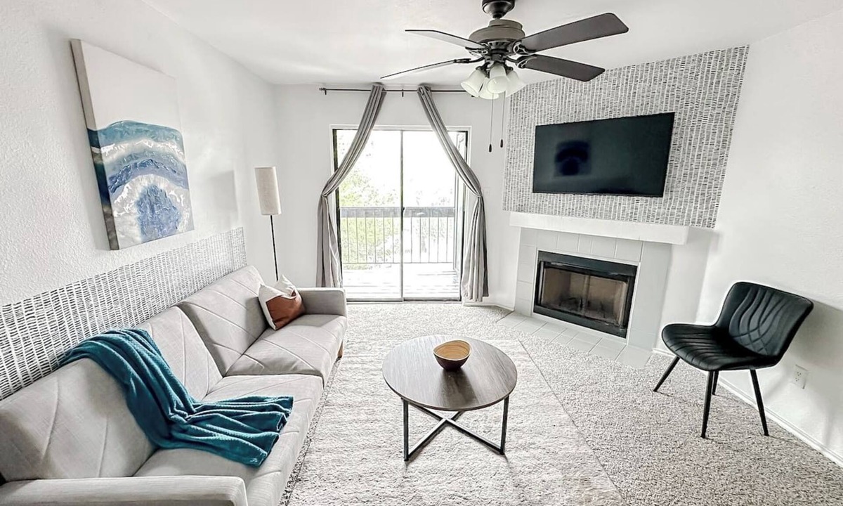 Windsor Park Apartment | Sleepover | Airy 1BD/1BA + Gym - Austin TX