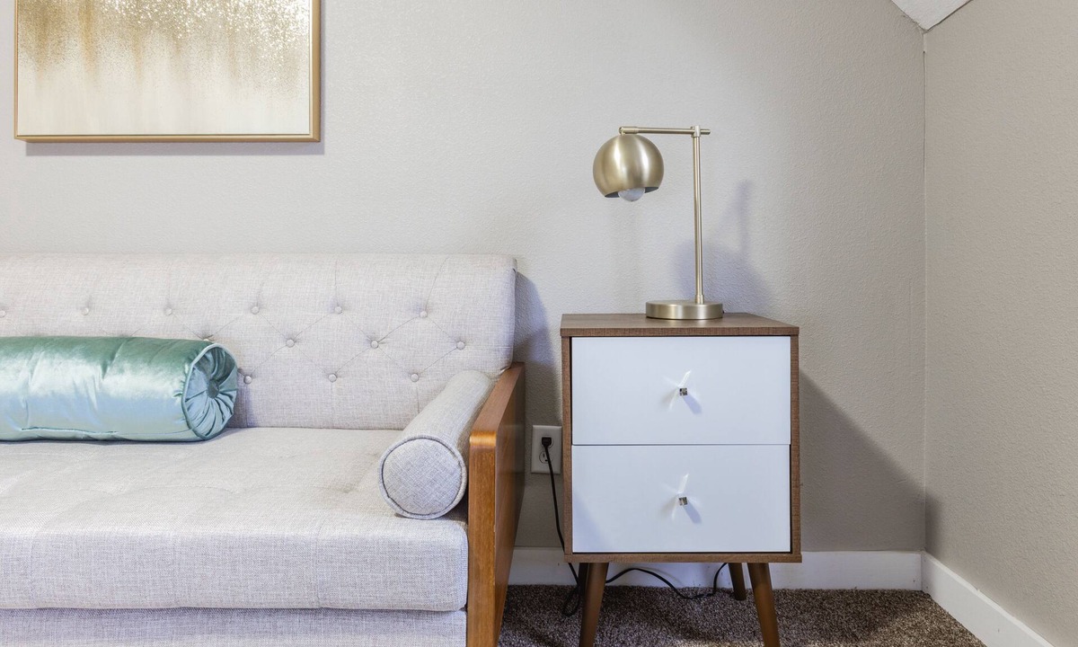 West Central House | Sleepover: Cozy 2BR/1BA + Kitchen - Downtown Springfield