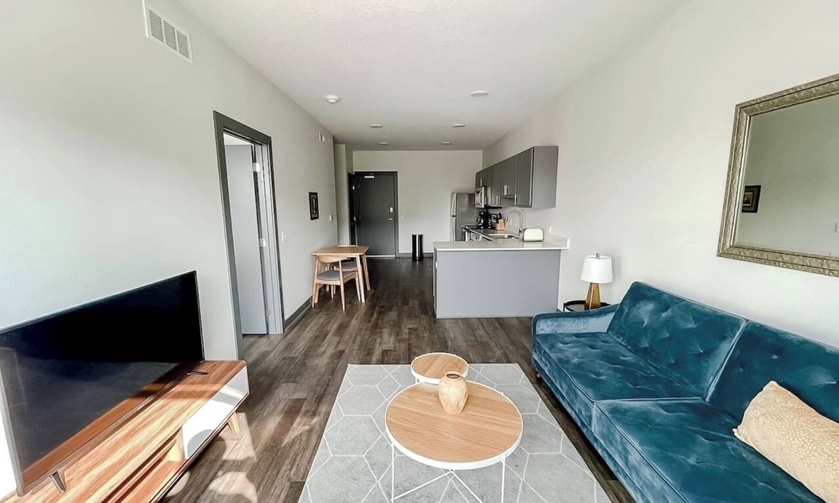 West Des Moines Apartment | Sleepover | Dashing 1BD/1BA - Des Moines