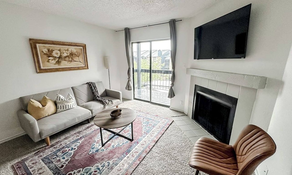 Windsor Park Apartment | Sleepover | Dashing 1BD/1BA + Gym - Austin TX