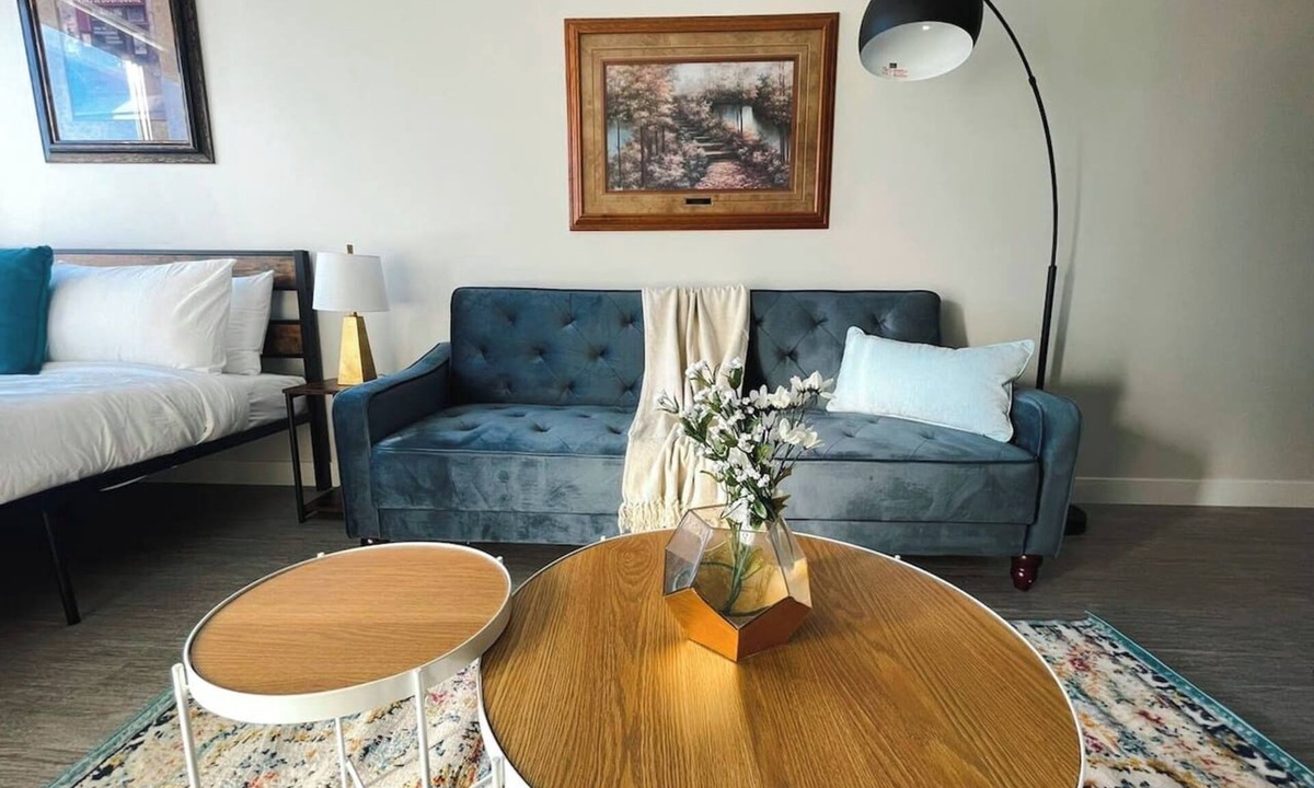 Des Moines Apartment | Sleepover | Impressive Studio and Gym - Des Moines