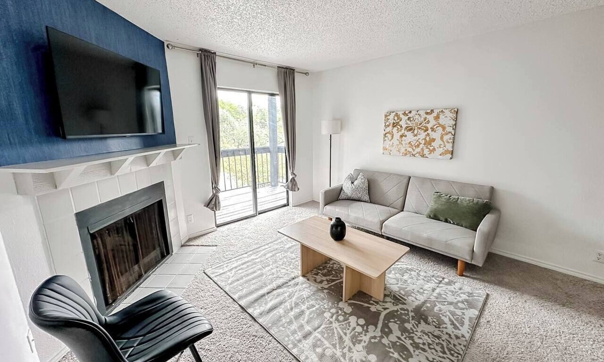Windsor Park Apartment | Sleepover | Serene 1BD/1BA + Gym - Austin TX