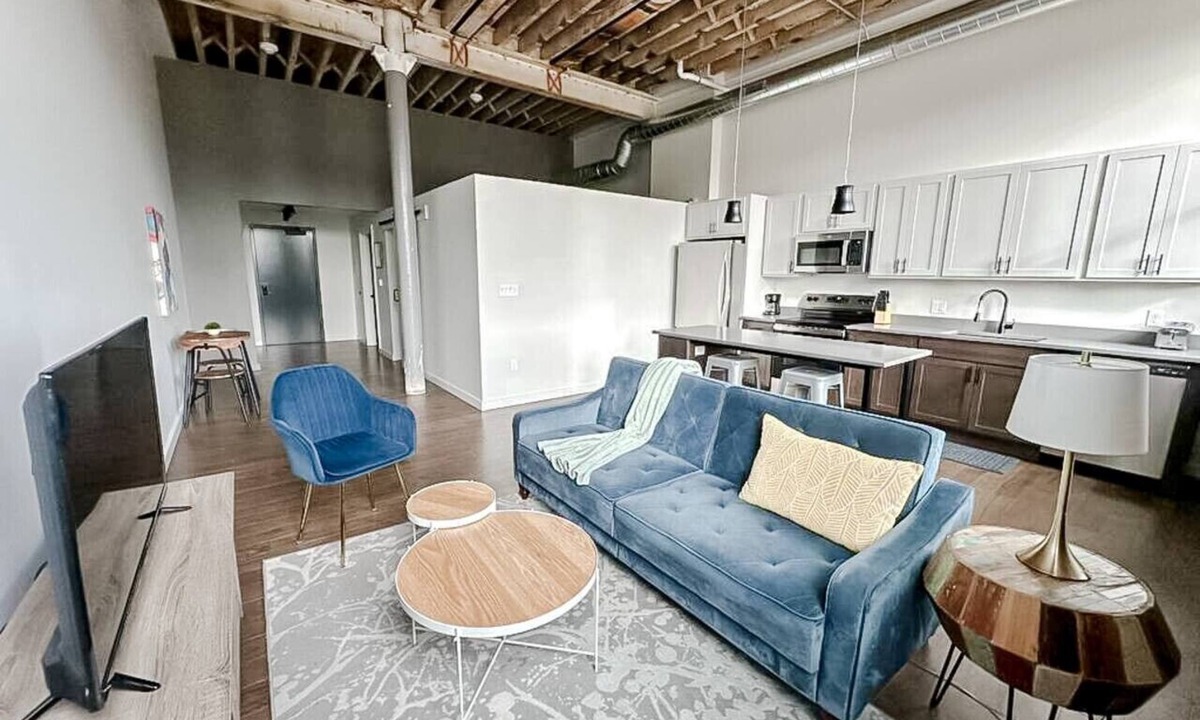 Newton Apartment | Sleepover | Spacious 1BD/1BA Loft - Newton