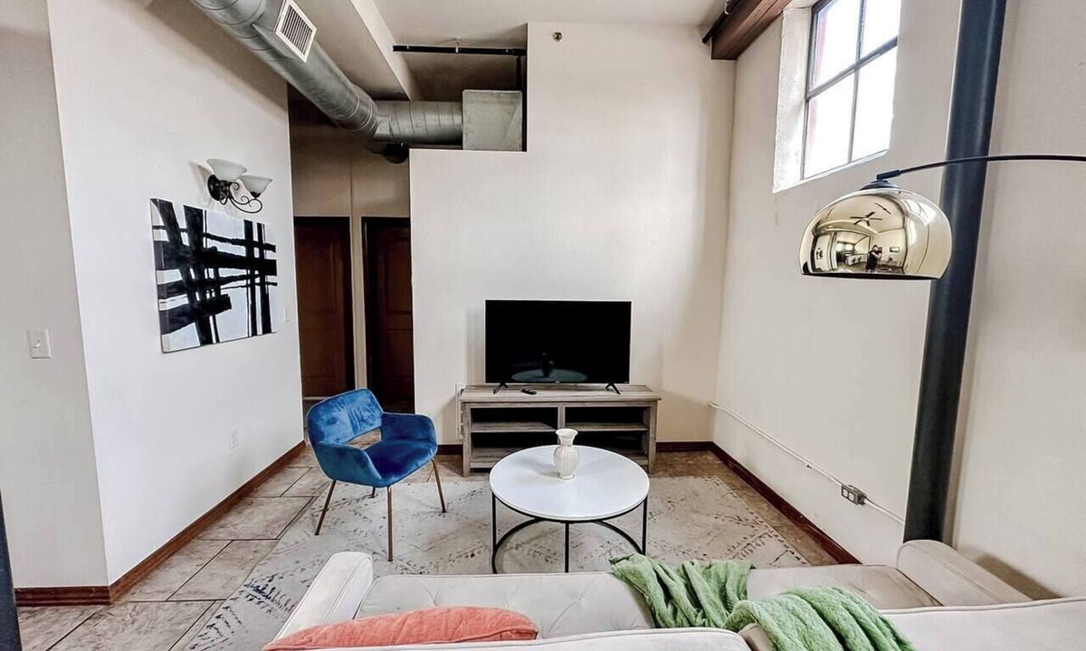 Springfield Apartment | Sleepover | Stylish 2BD/1BA Condo - Downtown SGF