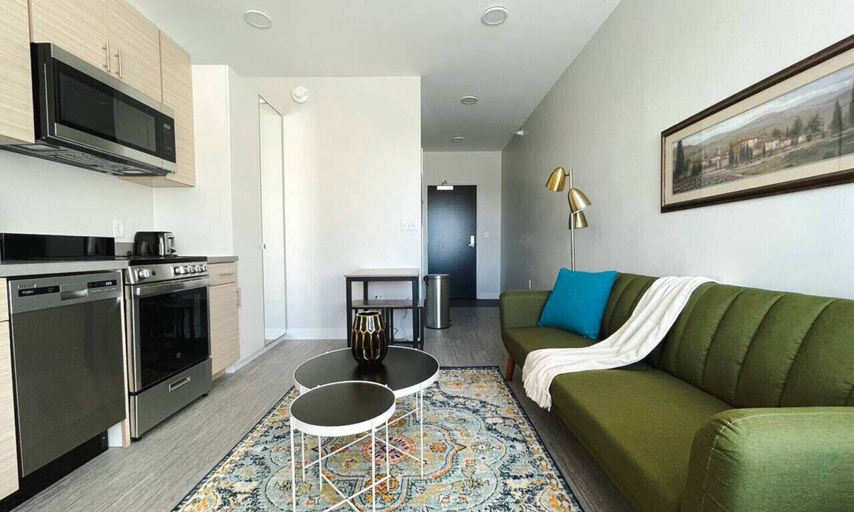 Des Moines Apartment | Sleepover | Urban Studio and Gym - Des Moines