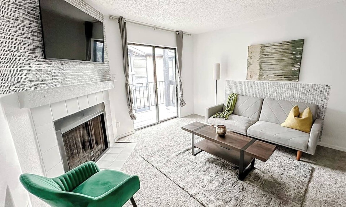 Windsor Park Apartment | Sleepover | Welcoming 1BD/1BA + Gym - Austin TX