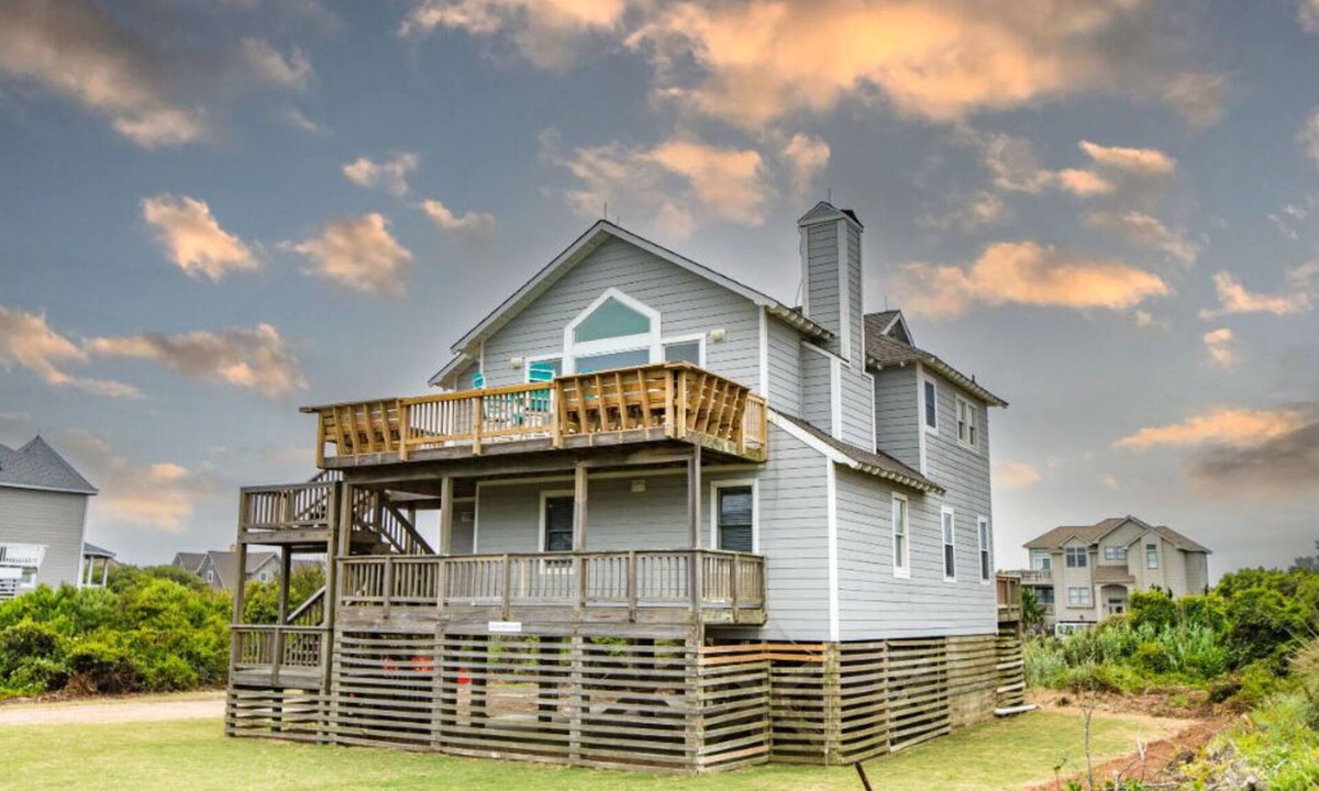 Duck House | Sleeps 10 | 4 BR Vacation Home | Beach Access