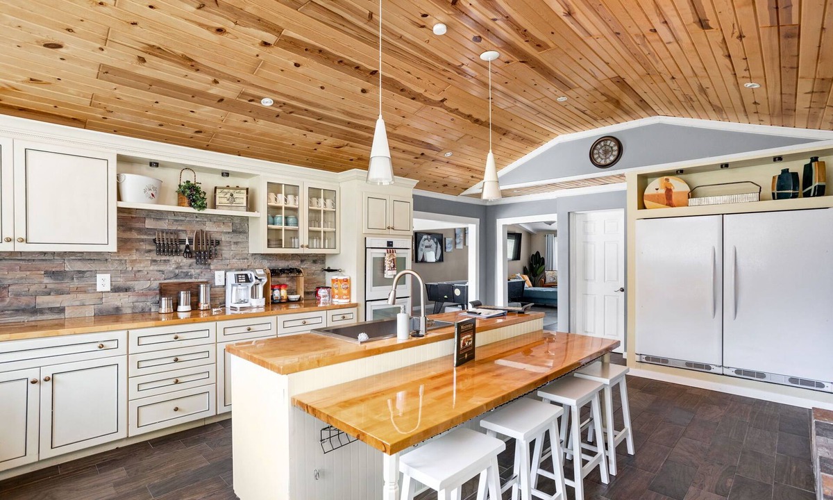 Westfield House | Sleeps 10/Batting Cage/Theater!