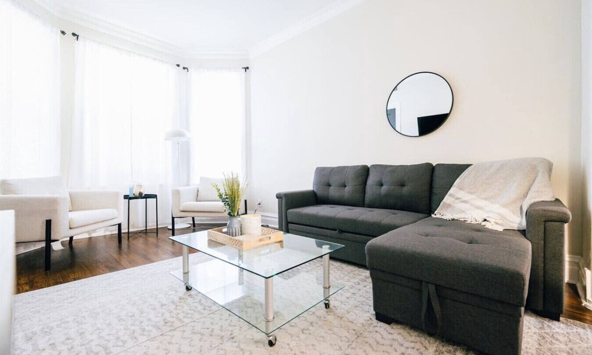 Logan Square Apartment | Sleeps 10 - Heart of Logan Square 3BR + Garage & Patio