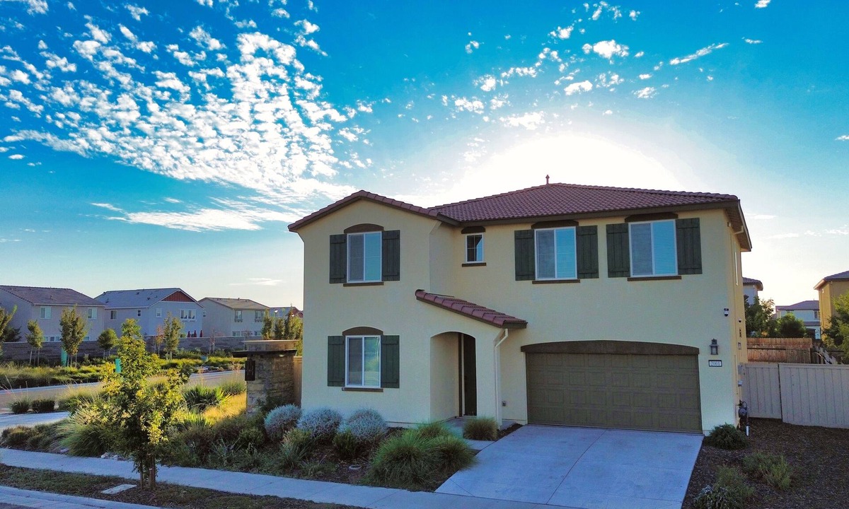 Pleasant Grove House | Sleeps ~10 -Roseville 5-Beds 3-Baths Family-Friendly Gem