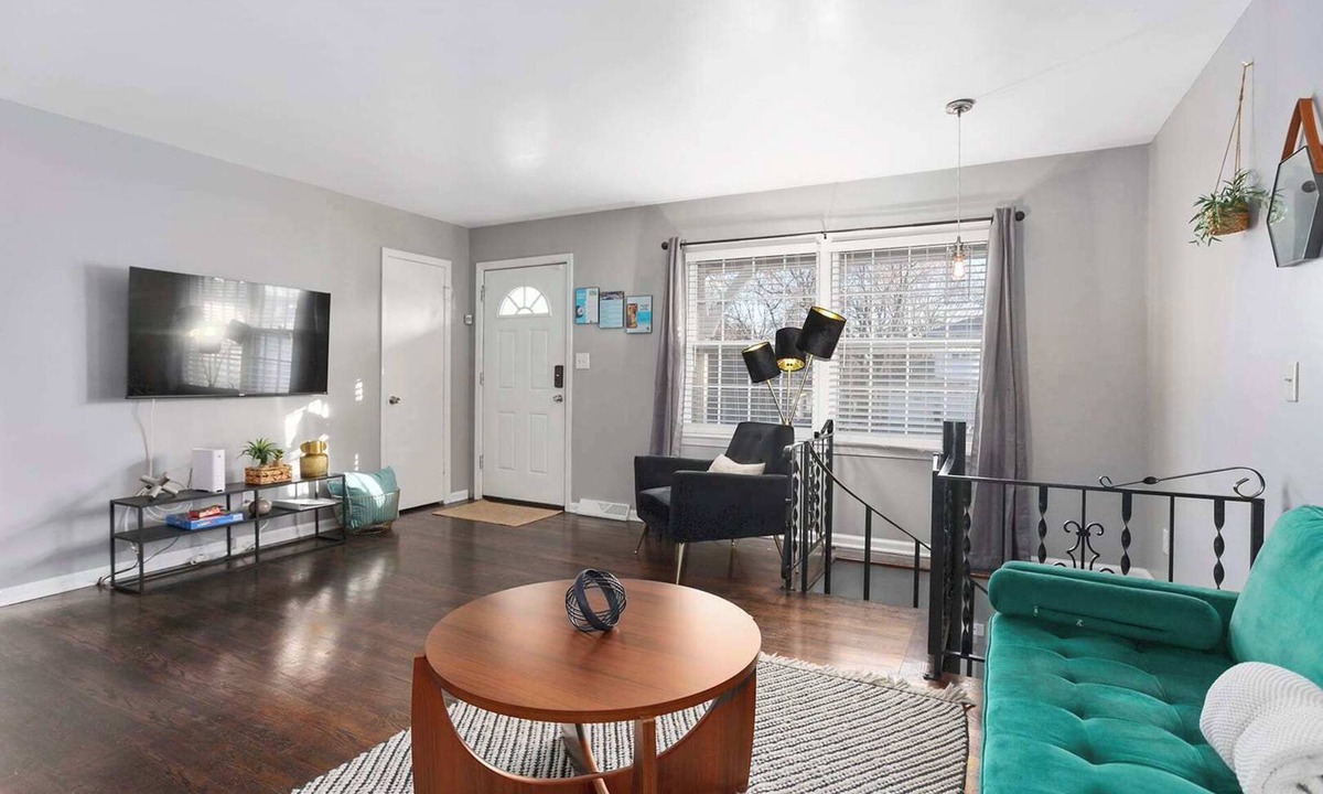 Lenexa House | Sleeps 11|4BR+KingBeds|Fenced Yard+Pets+FIFA