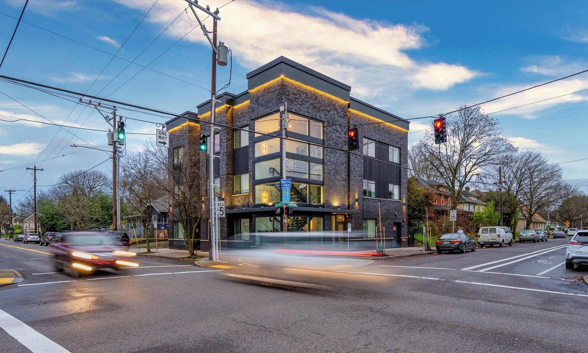 Humboldt Apartment | Sleeps 12 - Exclusive Floor - Great for Groups