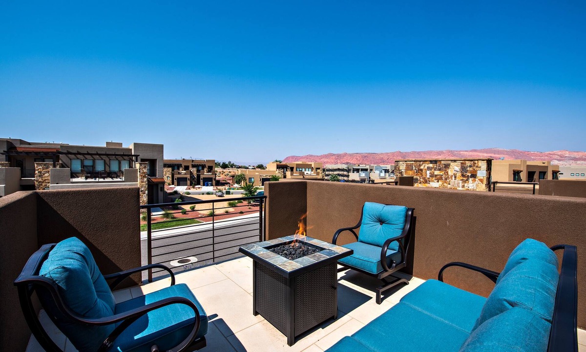 St. George Villa | Sleeps 14, 3BR on 18th Hole w/Fire Pit & Loft