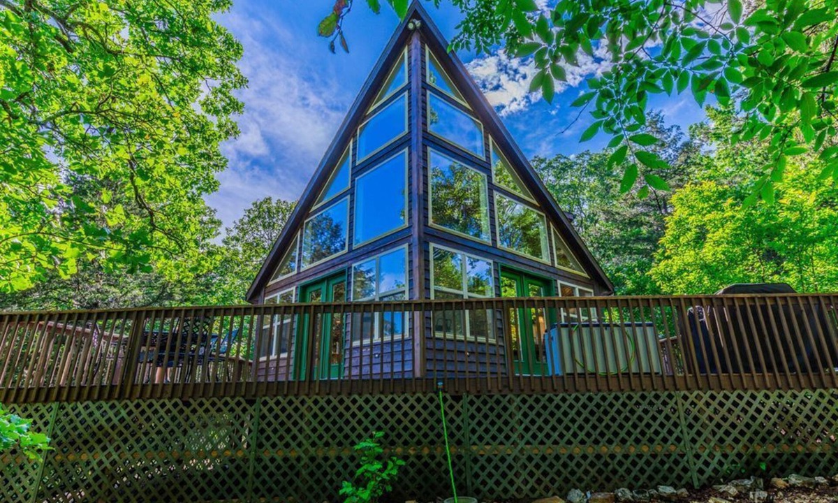 Cassville House | Sleeps 14-Marina, Pool, Roaring River & Table Rock