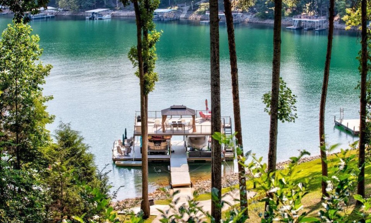 Big Creek House | Sleeps 14 - On a deep & wide cove - 89 GREAT reviews - HUGE dock - See our pics