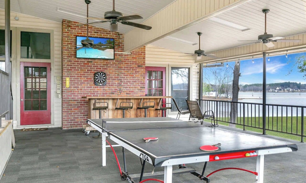 Farmerville House | Sleeps 15 - Huge Yard - Lakefront - Perfect House for Large Groups