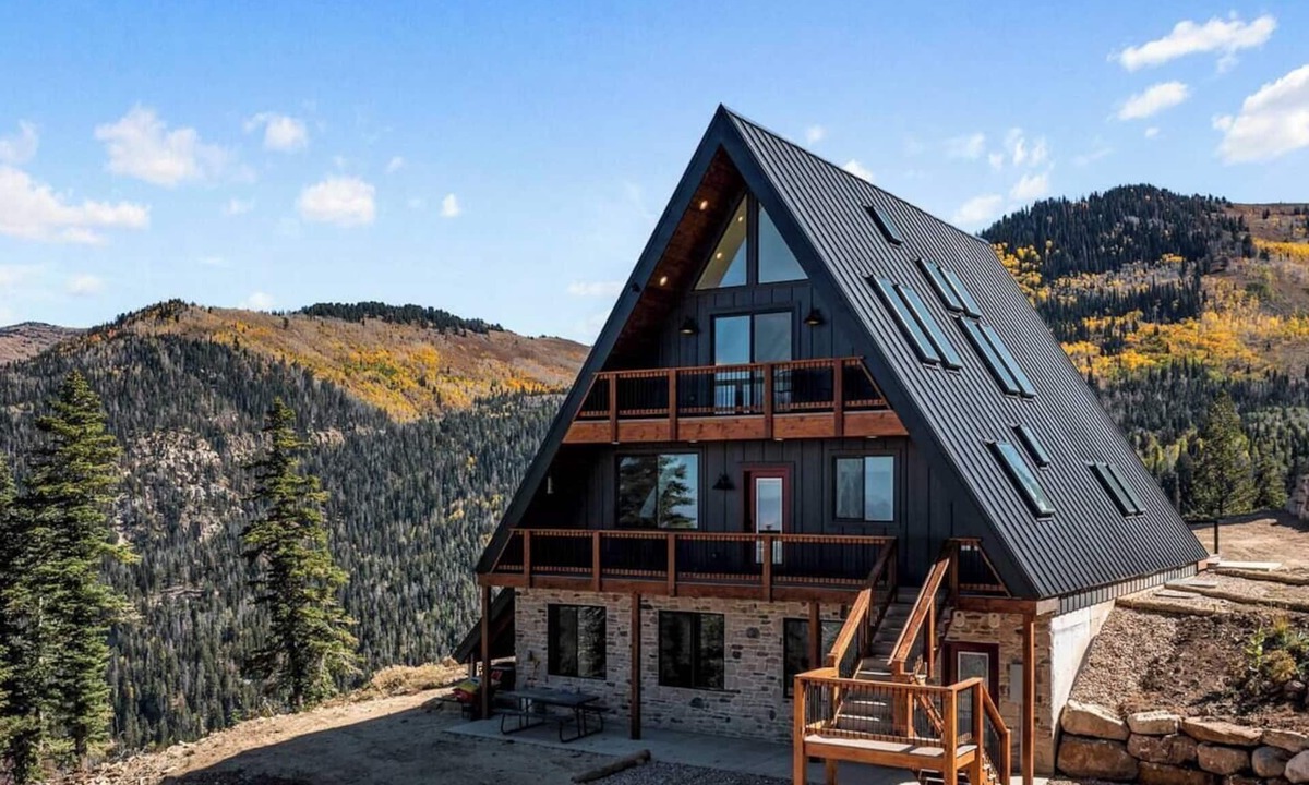 Mount Pleasant Cabin | Sleeps 15, Stunning A-Frame Retreat with Jaw Dropping Views