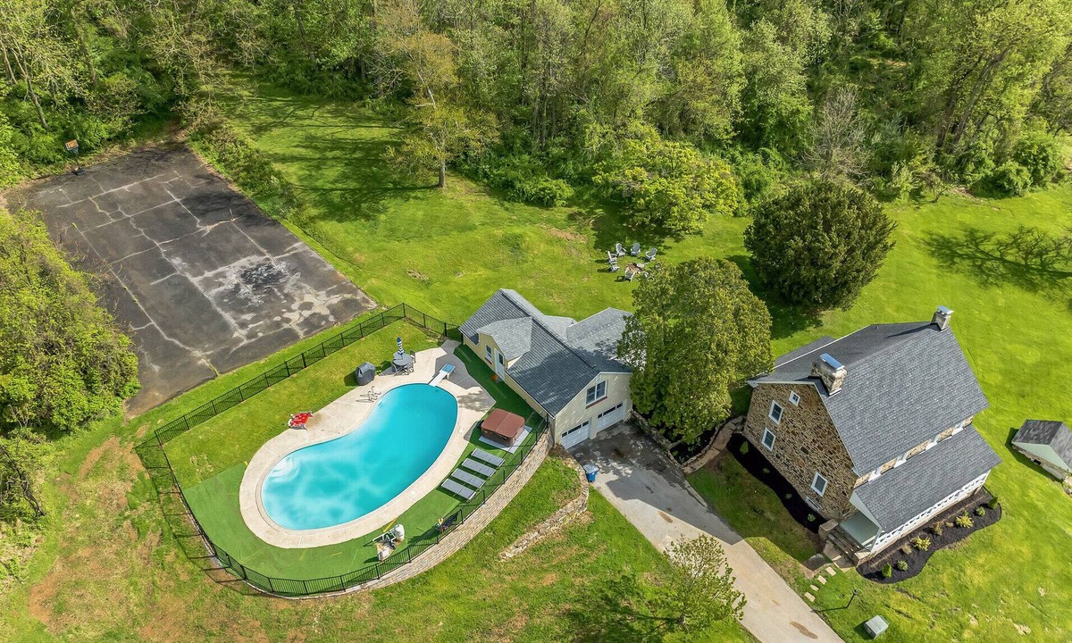 Wagontown House | Sleeps 16+, 2 King Beds, Gated Pool, Hot Tub